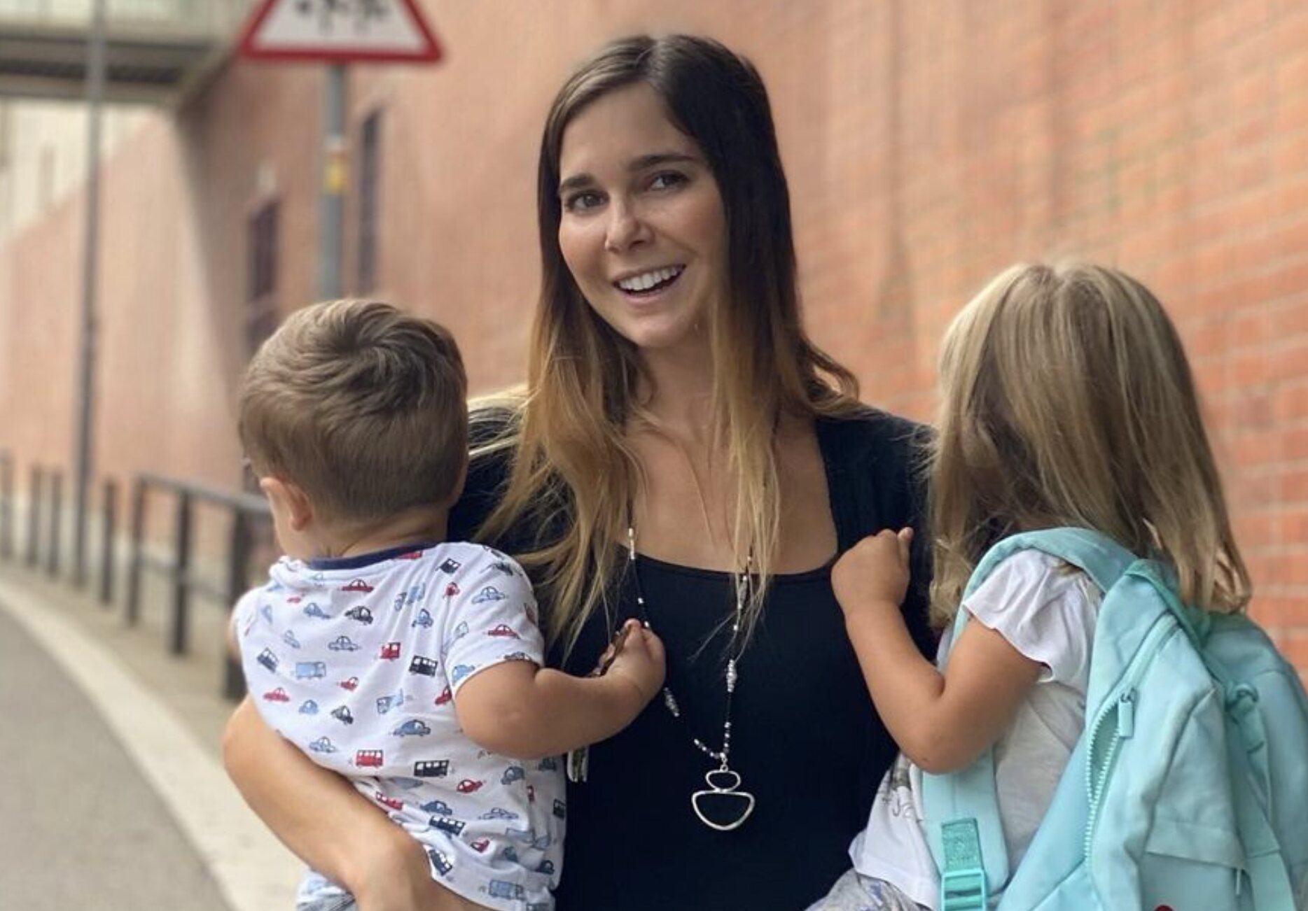 Natalia Sánchez con sus dos hijos en brazos/ Foto: Instagram