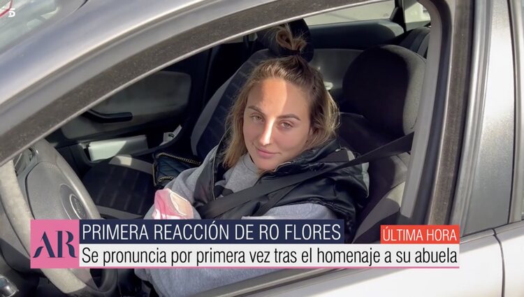 Rocío Flores atendiendo a la prensa