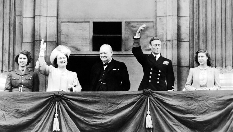 La Familia Real y Winston Churchill celebrando el fin de la Segunda Guerra Mundial | Flickr