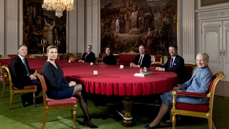 La Reina Margarita y el Príncipe Federico en la reunión del Consejo de Estado