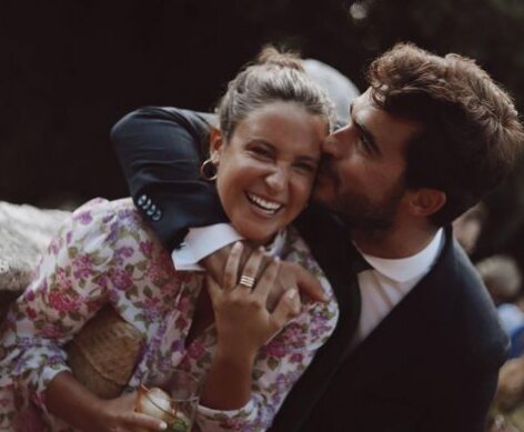 Marta Pombo y su novio Luis Zamalloa en actitud cariñosa/ Foto: Instagram