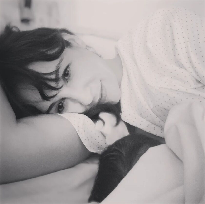 Lorena García con su hija recién nacida/ Foto: Instagram