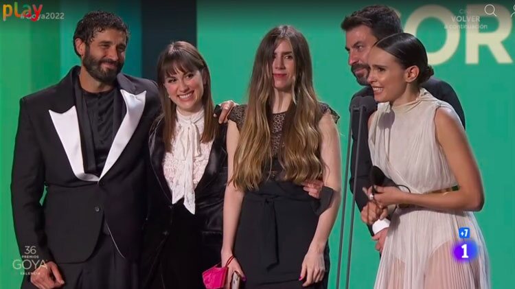 Verónica Echegui, muy emocionada al ganar el Goya a Mejor Cortometraje de Ficción