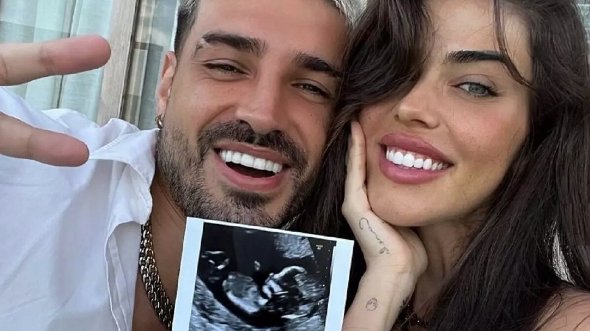 Violeta y Fabio con la ecografía de su bebé/ Foto: Instagram