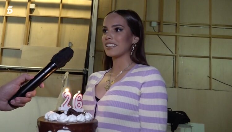 Gloria Camila recibe una tarta de cumpleaños por parte de 'Sálvame' / Foto: Telecinco.es