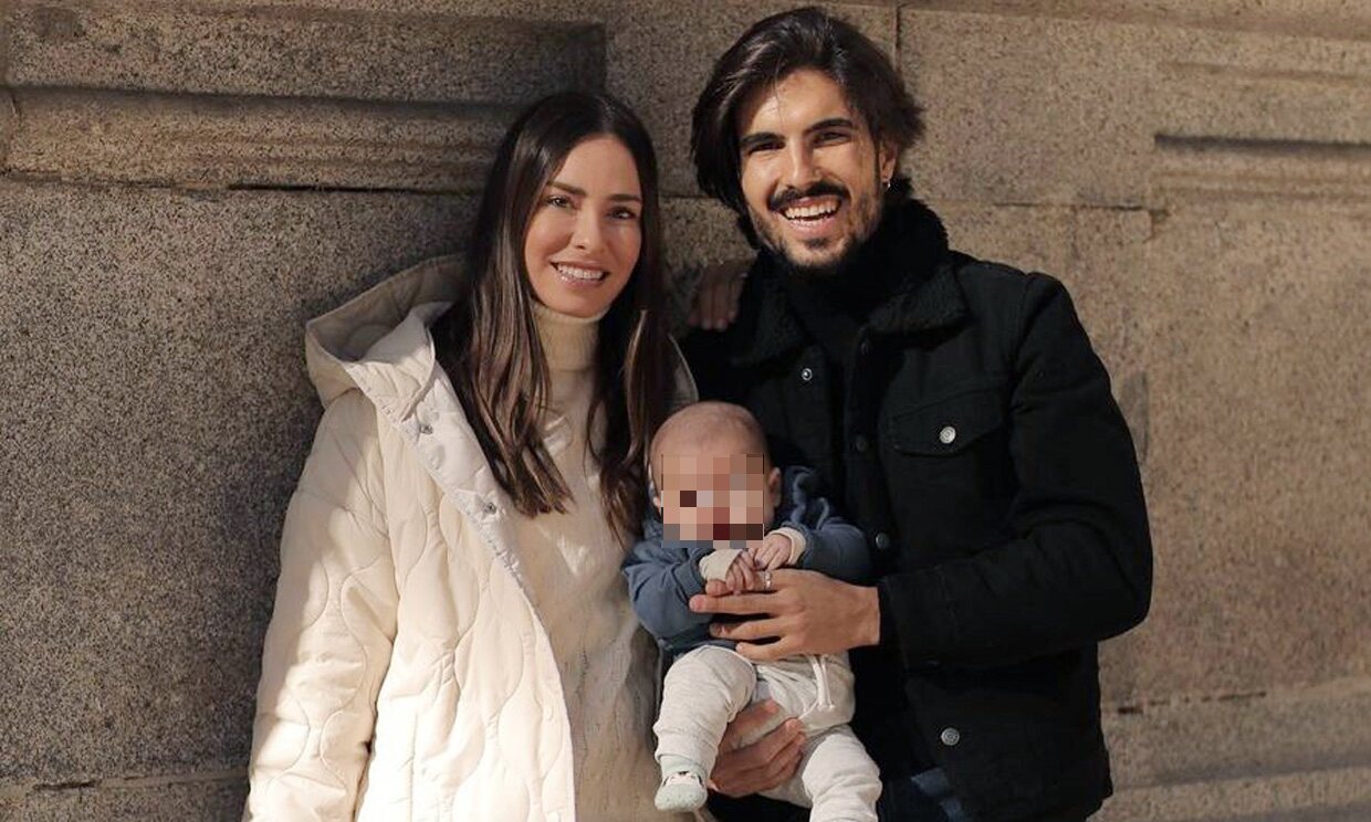 Marta Carriedo y Raúl Vidal con su hijo Noah/ Foto. Instagram