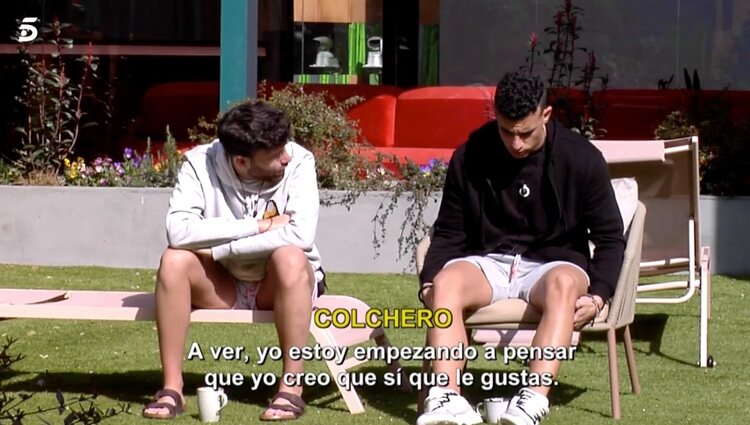 'Secret Story 2' Adrián y Colchero hablando en el jardín / Foto: Telecinco.es