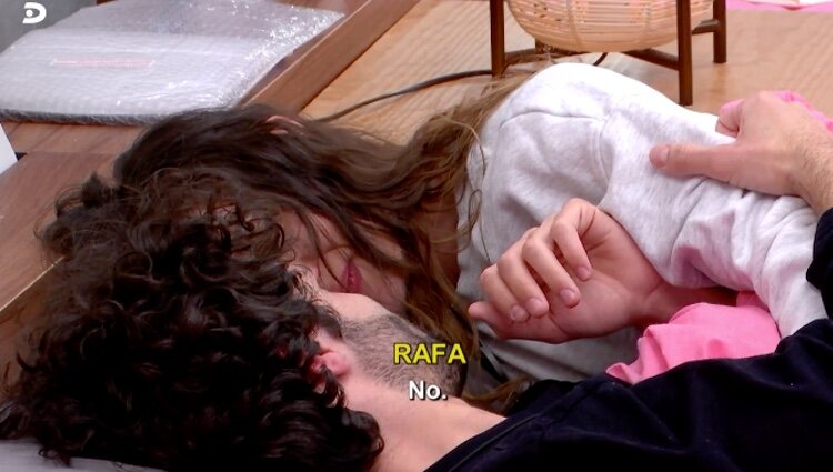 'Secret Story 2' Carmen y Rafa hablando en la cama / Foto: Telecinco.es