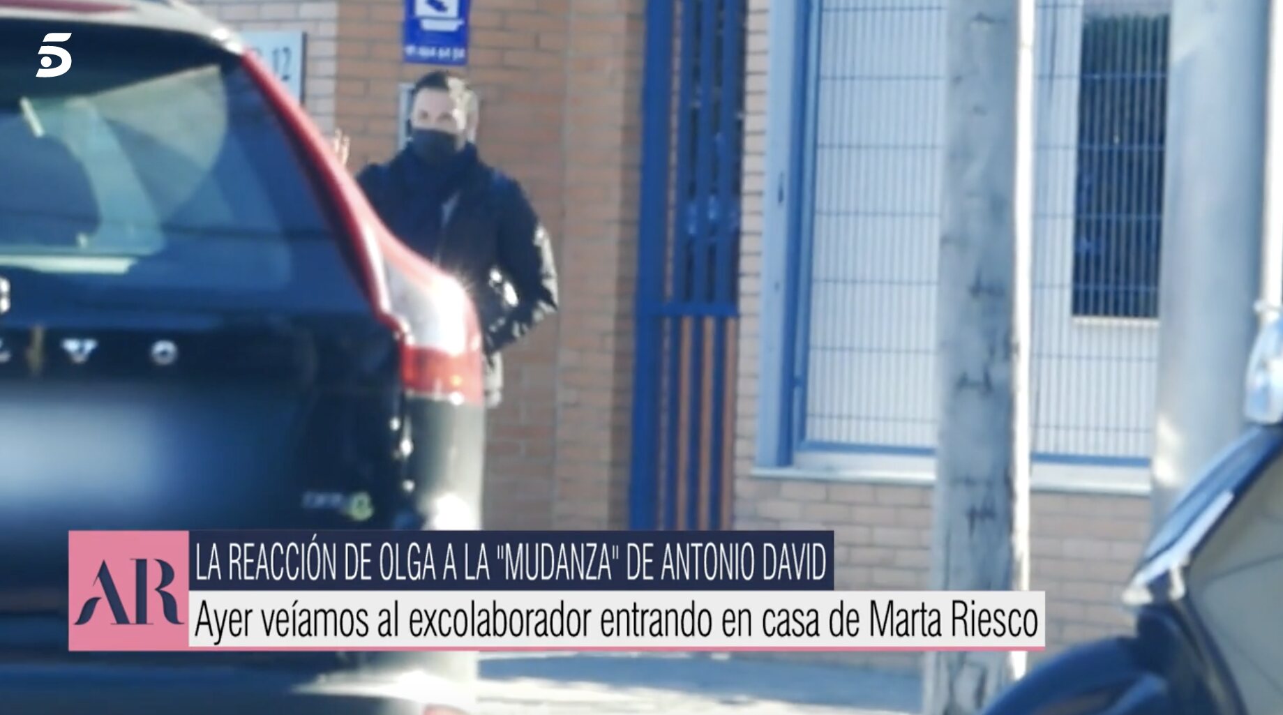Antonio David saliendo de la casa de Marta Riesco | Foto: Telecinco.es