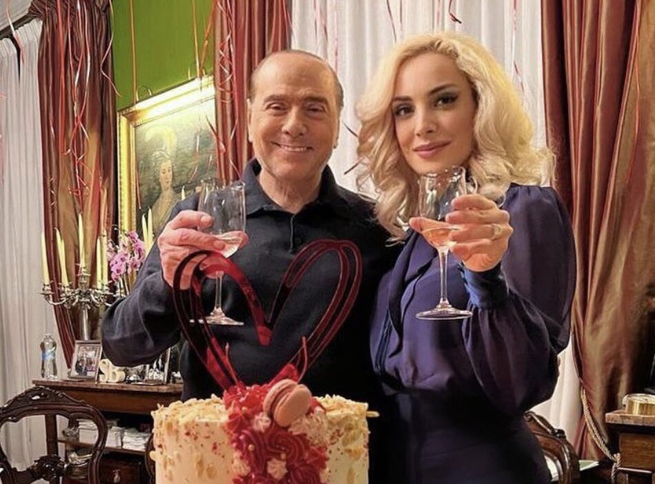 Silvio Berlusconi y Marta Fascina celebrando San Valentín/ Foto: Instagram