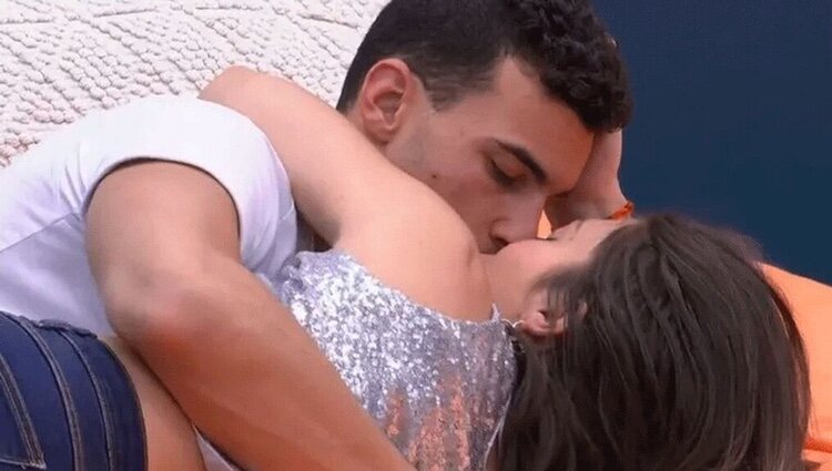 'Secret Story 2' Marta y Adrián besándose / Foto: Telecinco.es
