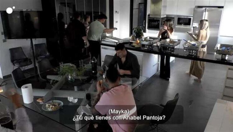 Conversación entre Mayka e Isaac sobre Anabel Pantoja / Foto: Cuatro.es