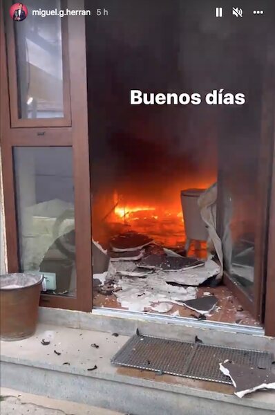La casa de Miguel Herrán incendiándose/ Foto: Instagram