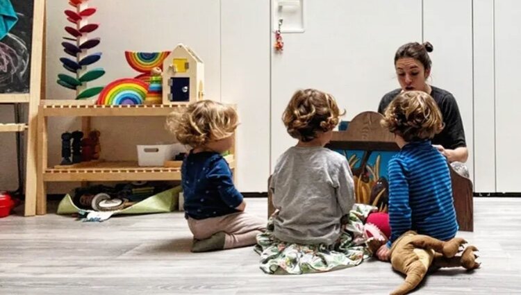 Irene Montero jugando con sus tres hijos / Foto: Instagram