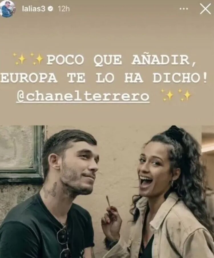 Víctor Elías, muy orgulloso de Chanel | Foto: Instagram
