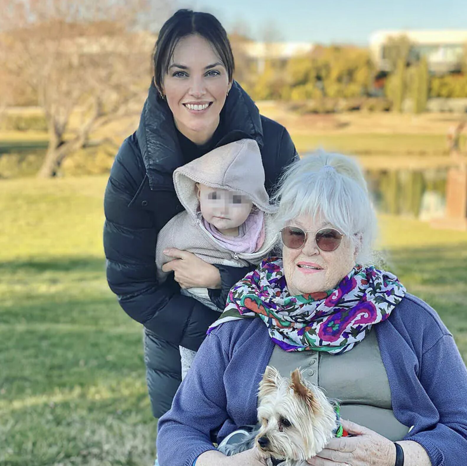 Helen Lindes con su hija y su madre/ Foto: Instagram
