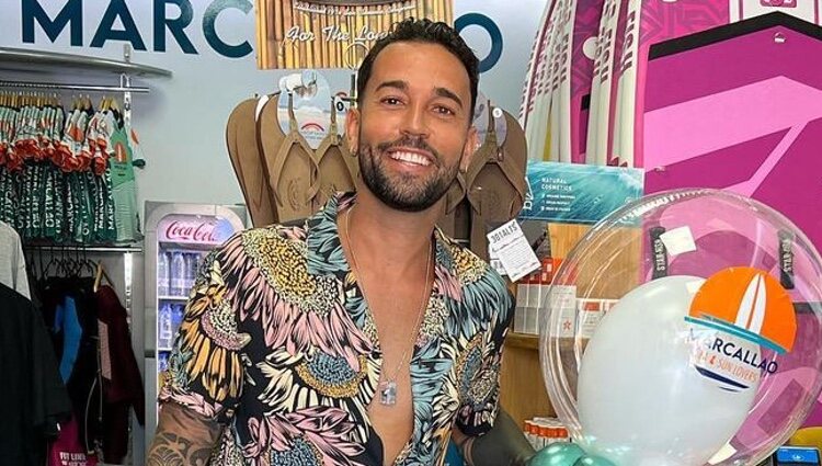 Omar Sánchez en su tienda de ropa / Foto: Instagram