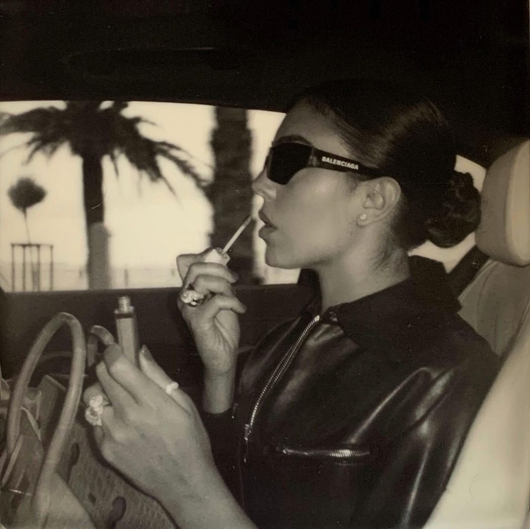 Georgina Rodríguez, retocando su maquillaje en el coche/ Foto: Instagram