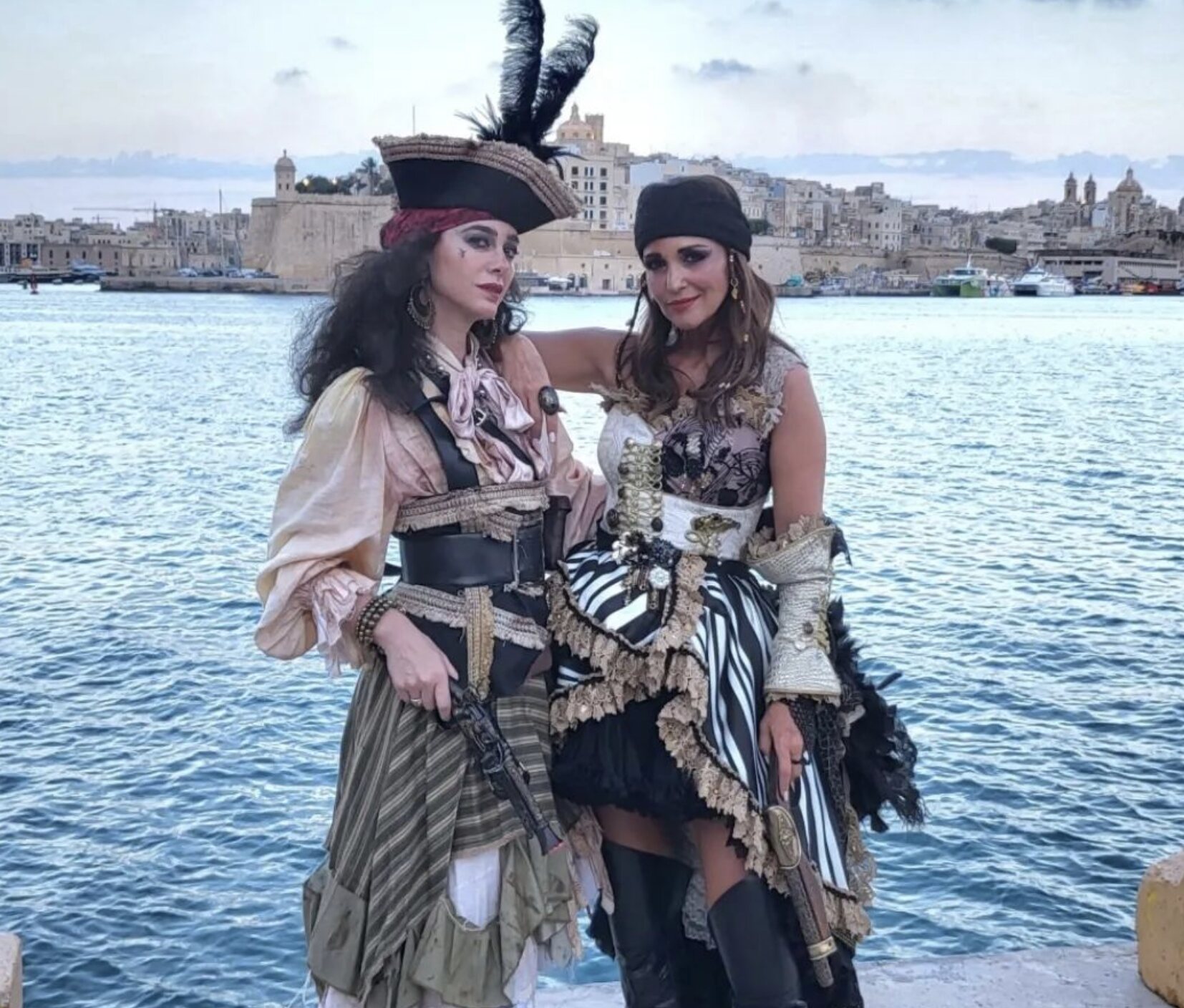 Marta Hazas y Paula Echevarría disfrazadas de piratas/ Foto: Instagram