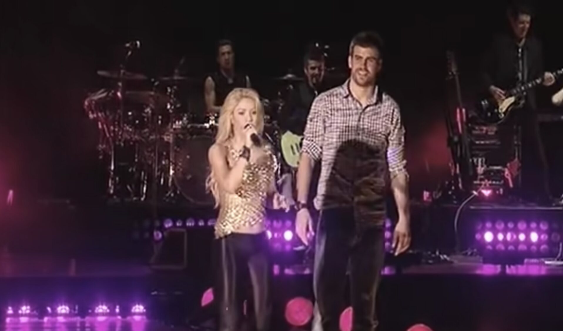 Piqué en el concierto de Shakira en 2011/ Foto: youtube.com