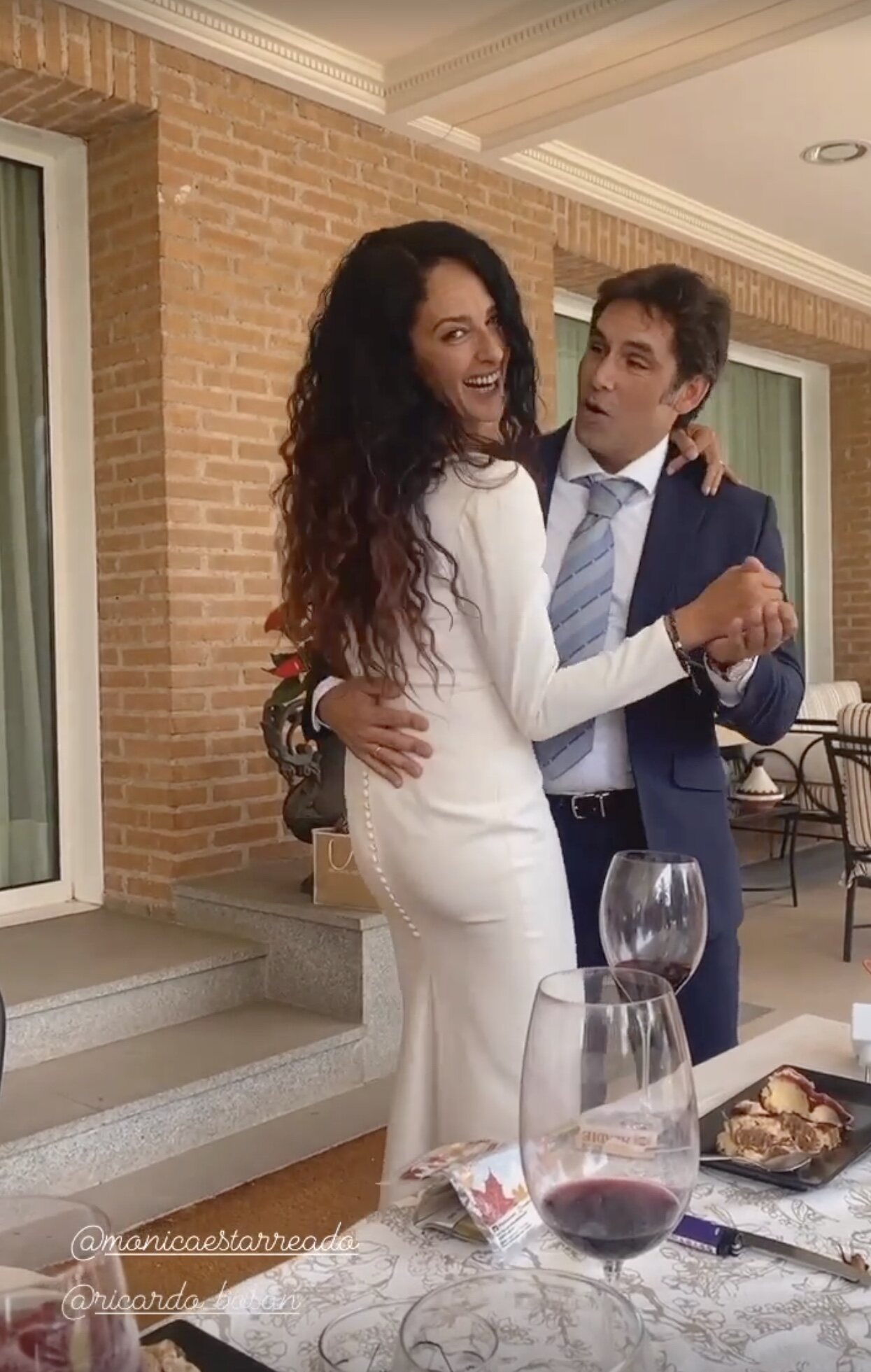 Mónica Estarreado y Ricardo Bosan bailando | Instagram