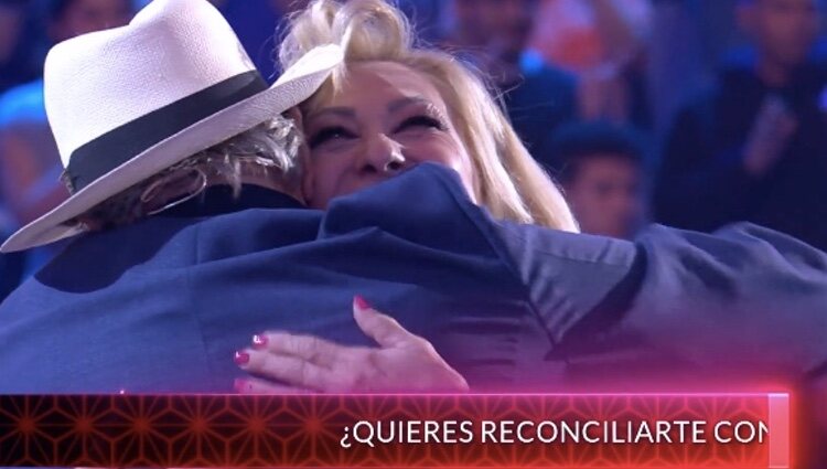 Amador y Rosa se abrazan | Foto: telecinco.es