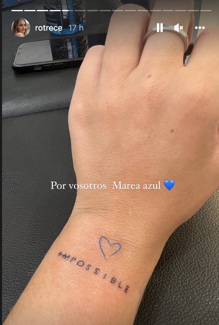Rocío Flores se tatúa por la marea azul | Foto: Instagram