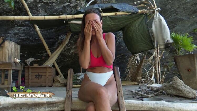 Marta Peñate se emociona al saber que abandona Playa Parásito | Fuente: telecinco.es