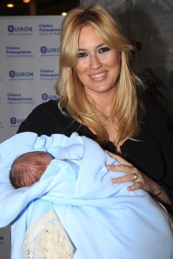 Carolina Cerezuela con su bebé Carlos