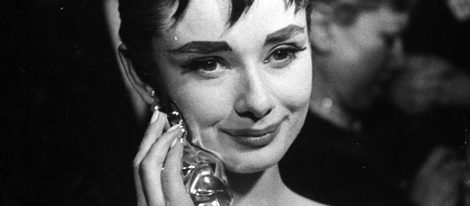  Audrey Hepburn recogiendo su Oscar en 1954