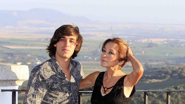 Víctor Elías con su madre de jóvenes | Instagram