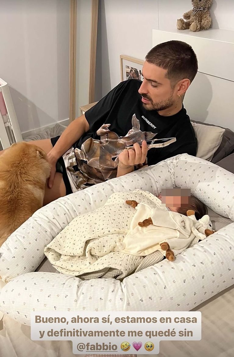 Fabio Colloricchio con su hija y su perrita/ Foto: Instagram