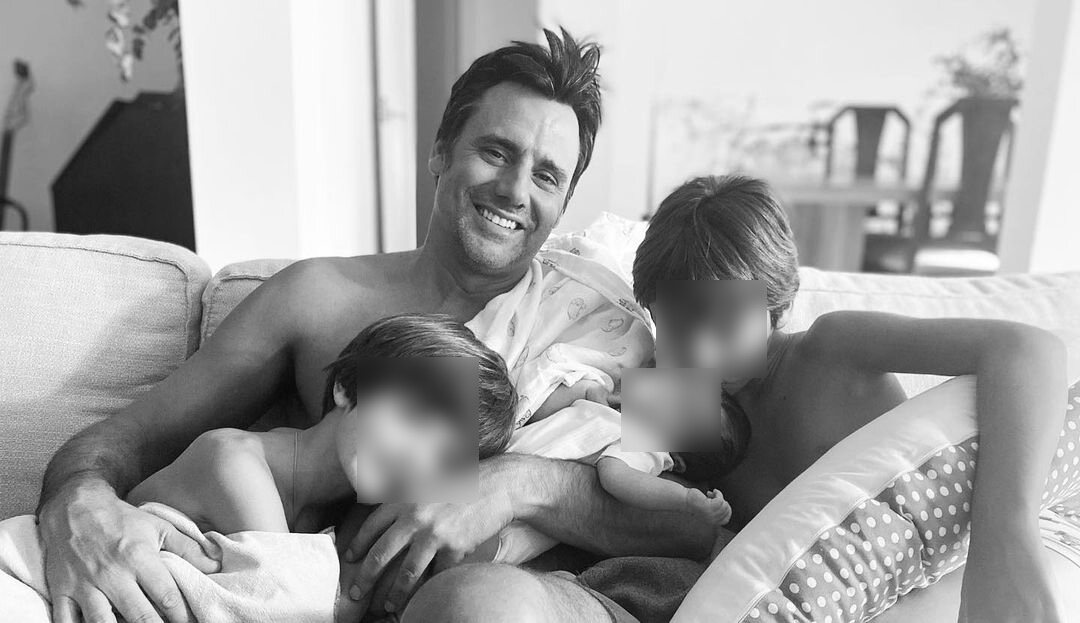 Ion Aramendi con sus tres hijos | Instagram