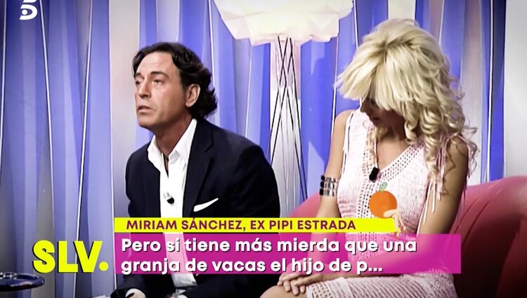 Miriam Sánchez y Pipi Estrada en una imagen de archivo mientra ella habla por telefono con el programa contando sus problemas con él |Foto: Telecinco