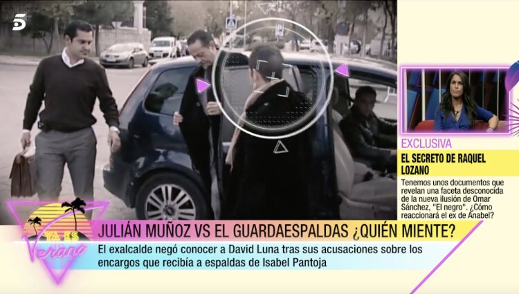 Fernando Luna abriéndole la puerta del coche a Julián Muñoz | Foto: Telecinco