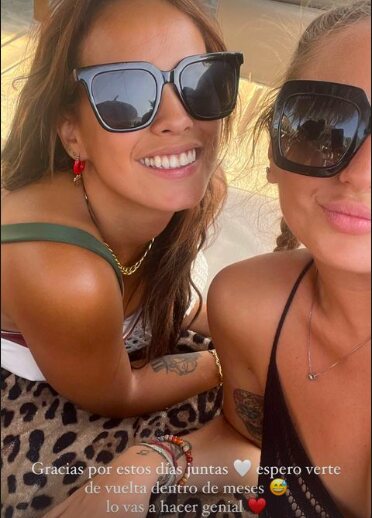 Rocío Flores con Gloria Camila | Foto: Instagram