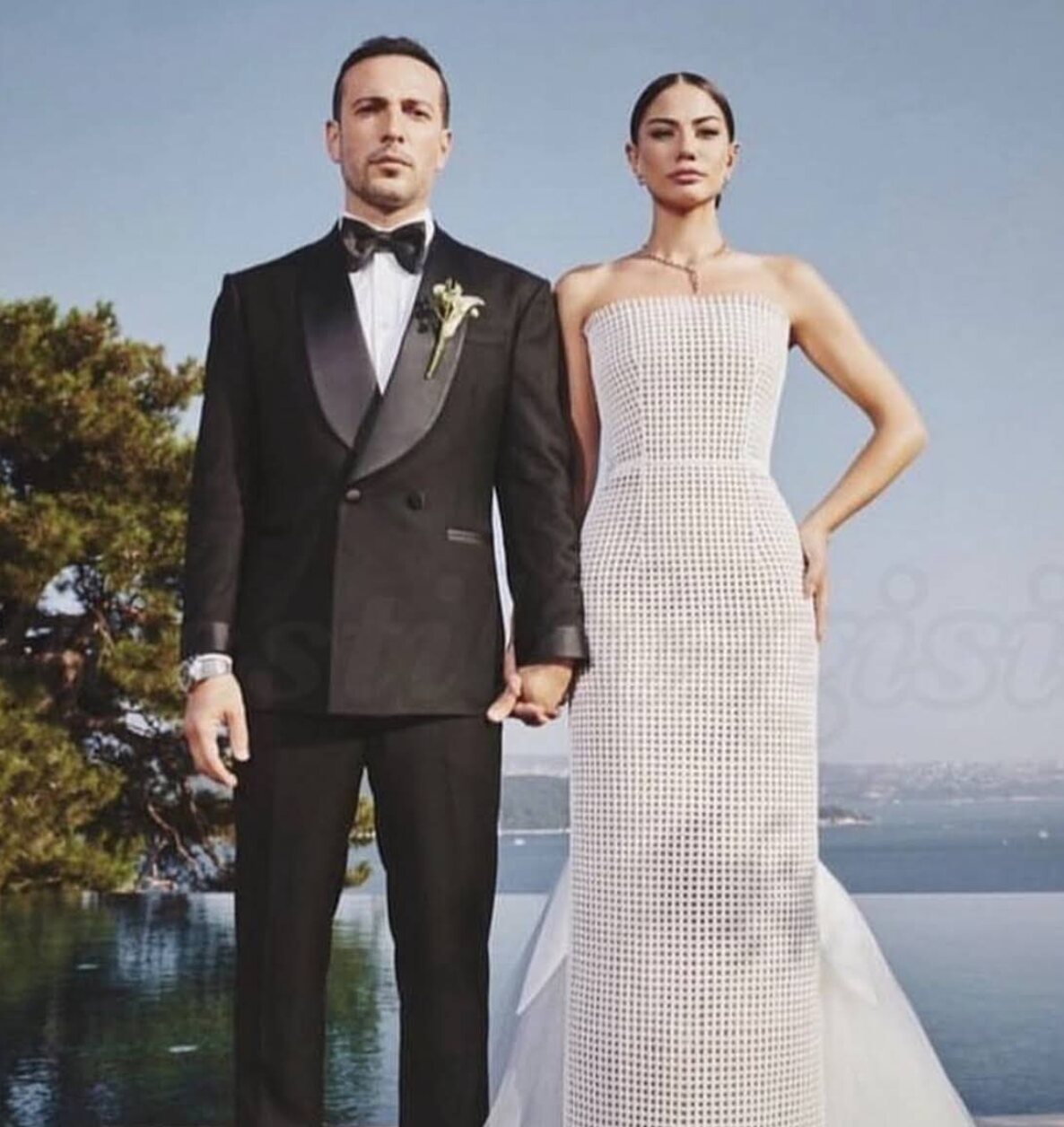 Demet Özdemir con su segundo vestido de novia/ Foto: Chisme turco