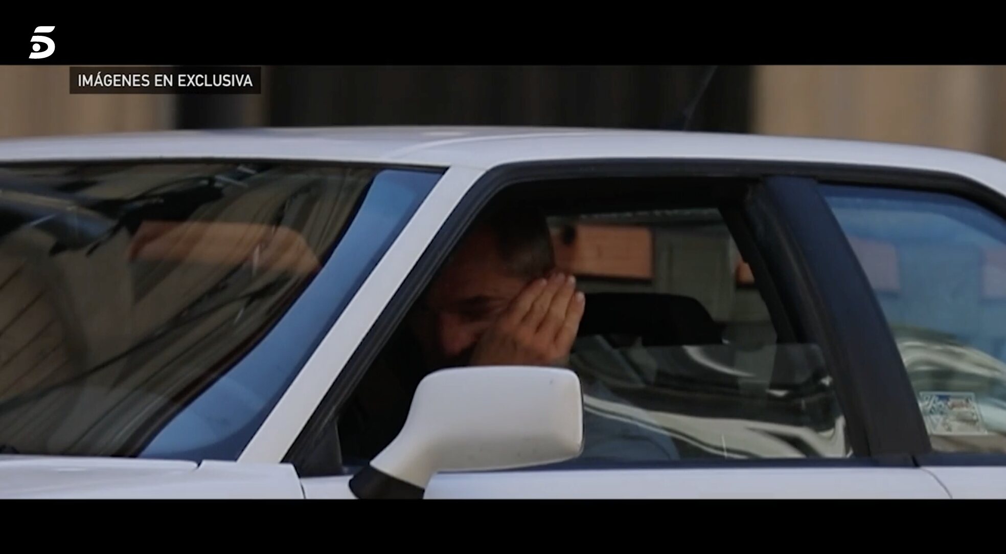 Urdangarin lloran desconsolado en el interior de su coche | Foto: Telecinco.es