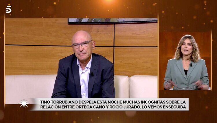 Tino Torrubiales hablando con Sandra Barneda en 'En el nombre de Rocío' |Foto: Telecinco