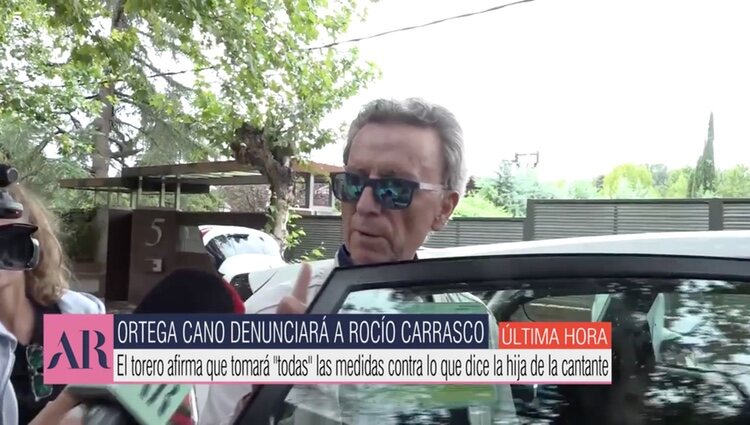 Ortega Cano al salir de su casa tras el quinto episodio de 'En el nombre de Rocío' | Foto: Telecinco