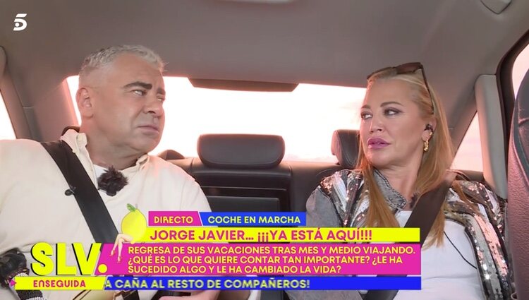 Jorge Javier Vázquez y Belén Esteban charlando en el coche de camino a Mediaset |Foto: Telecinco