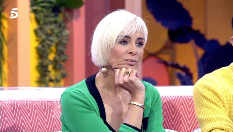 Ana María Aldón viendo las imágenes del 'Deluxe' |Foto: Telecinco