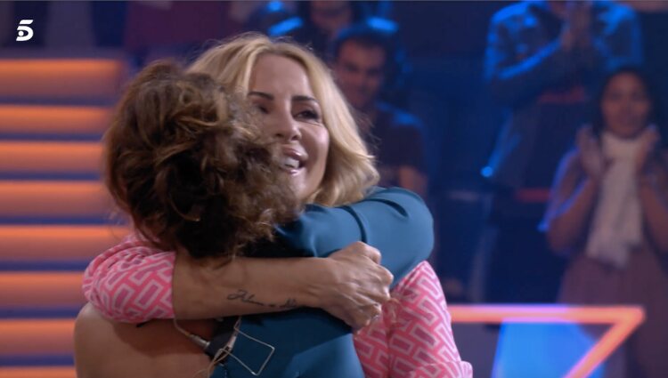 Marta Sánchez y Vicky Larraz abrazándos |foto: Telecinco