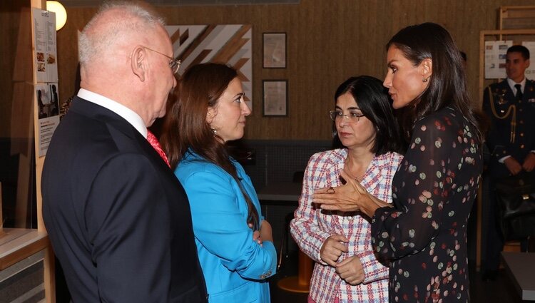 La Reina habla con Mai Meneses, Carolina Darias y Nel González Zapico