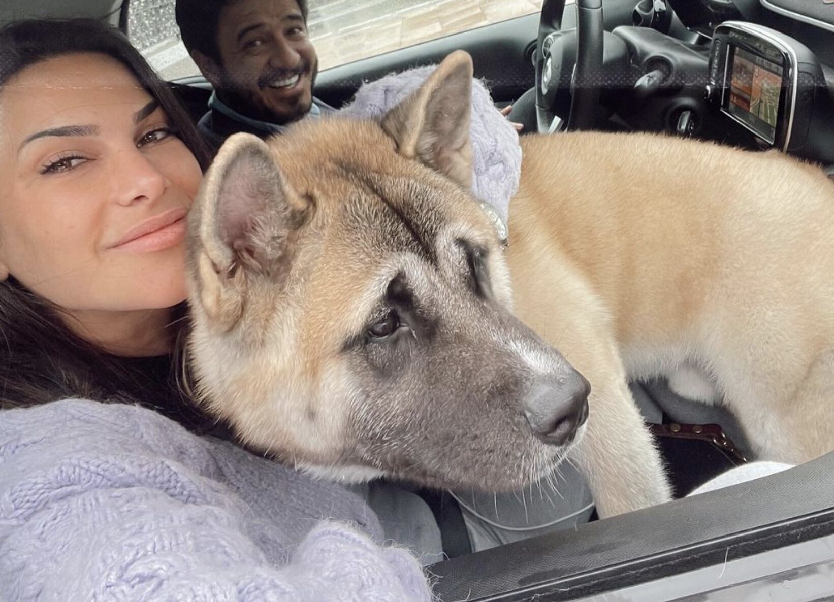 Carla Barber con su perro Togo/ Foto: Instagram