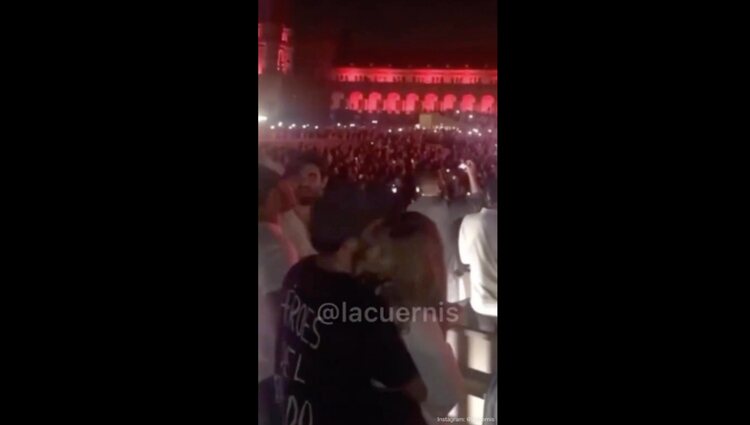 Fragmento del vídeo donde se ve a Gonzalo Montoya y a Paloma Rollán besándose |Foto: Telecinco