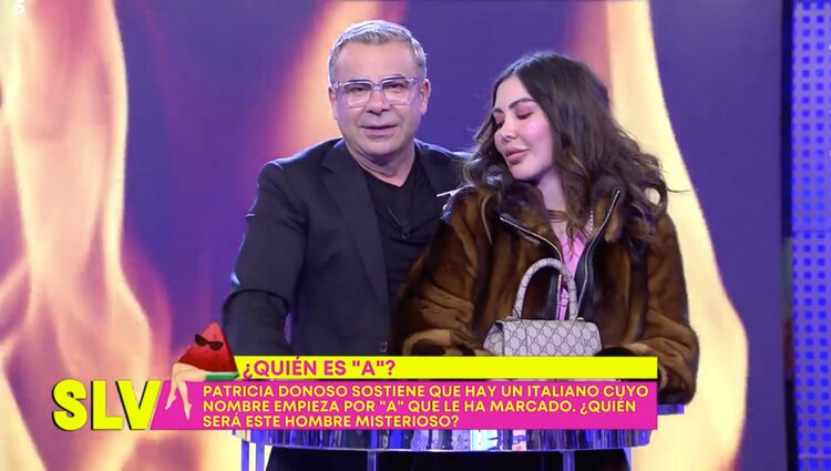Patricia Donoso y Jorge Javier Vázquez en el pulpillo diciendo los nombres a la audiencia |Foto: Telecinco