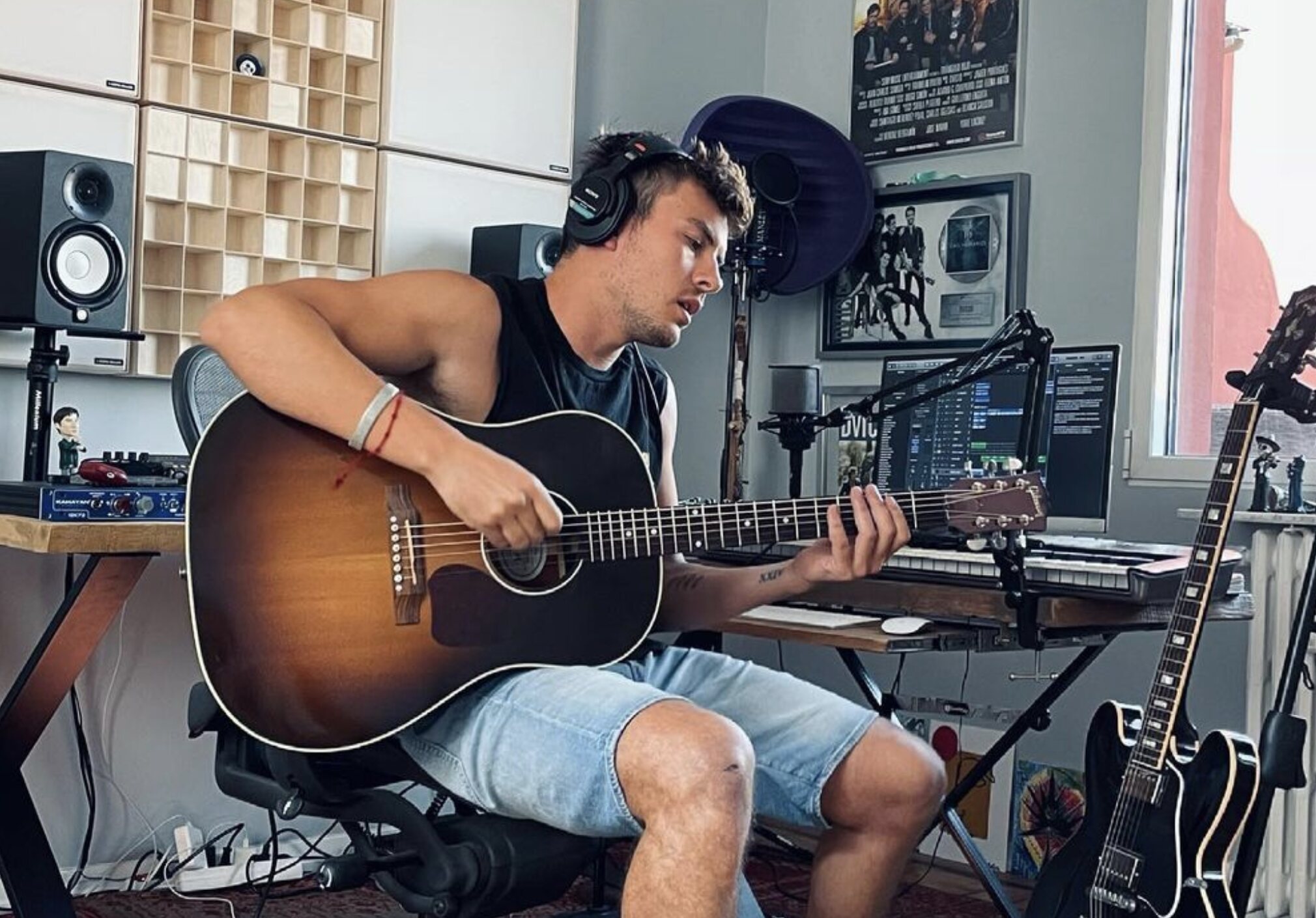 Andrés Ceballos tocando la guitarra/ Foto: Instagram