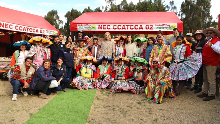 La Infanta Cristina visita a las artesanas beneficiarias de Umunto | Foto: Twitter
