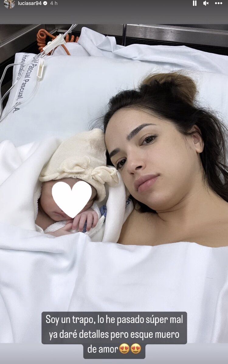 Lucía con su pequeña Mía | Instagram